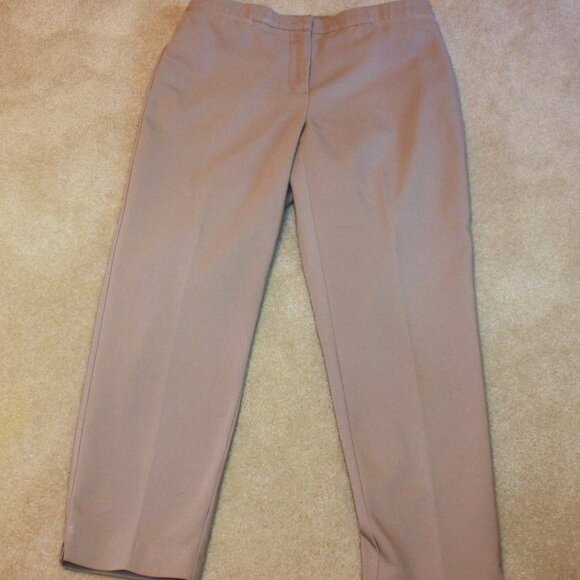 Ruby Rd size 8 beige basic capris - Picture 2 of 11